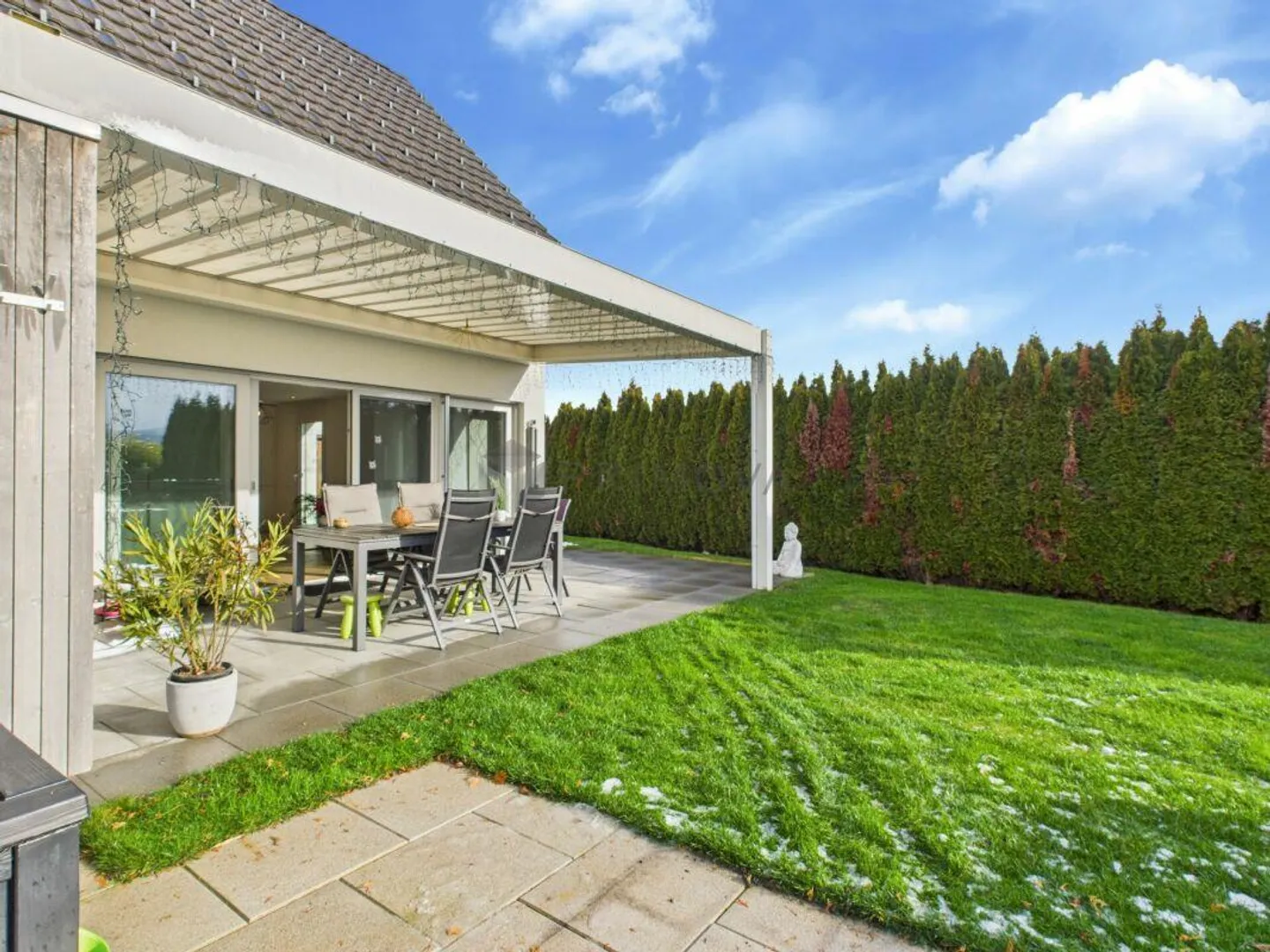 Charmantes Einfamilienhaus mit Garten - Foto 1 von 11