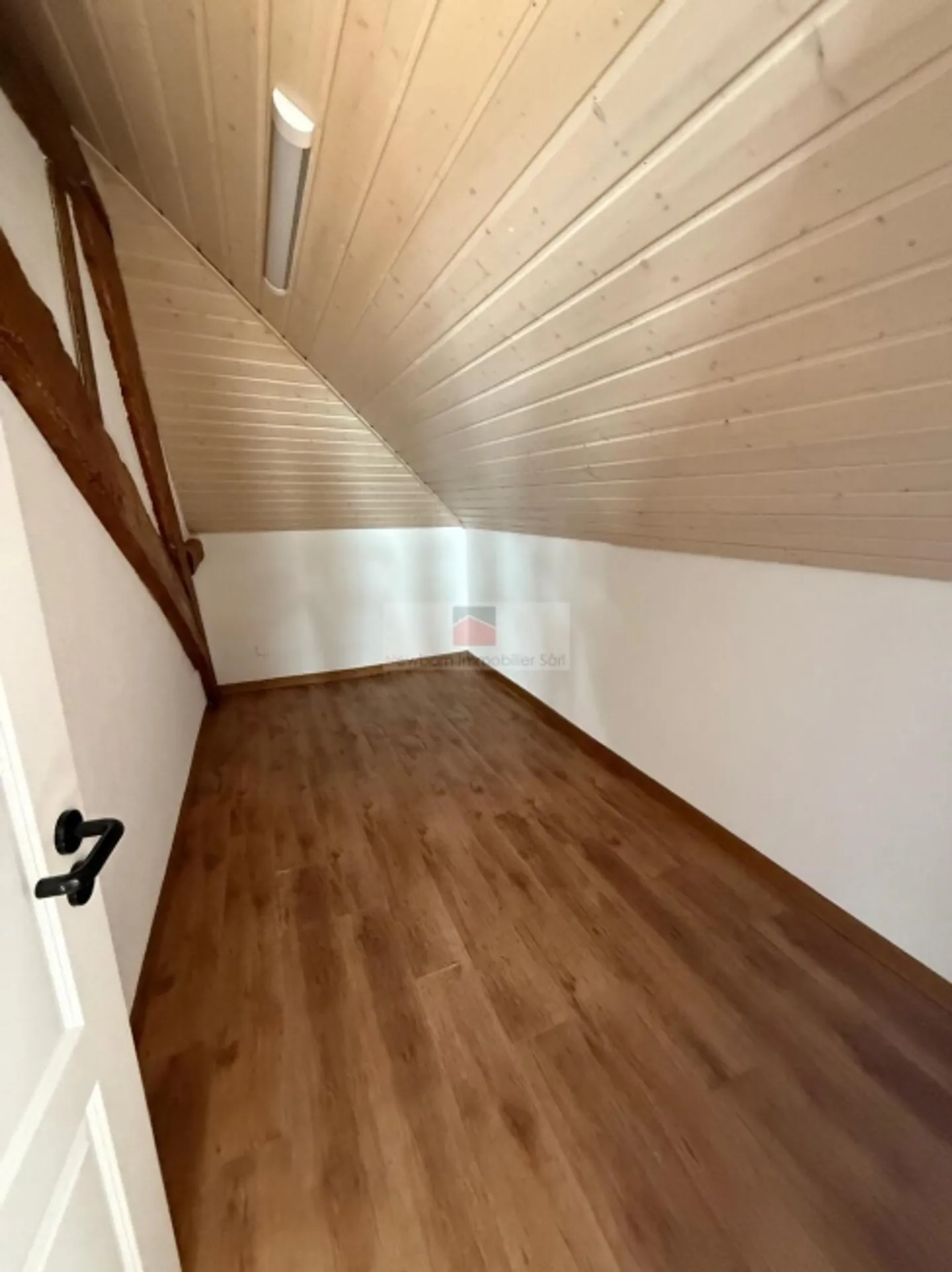 In affitto - Ampio appartamento di 5,5 locali nel cuore di Vallorbe - Foto 2 di 7