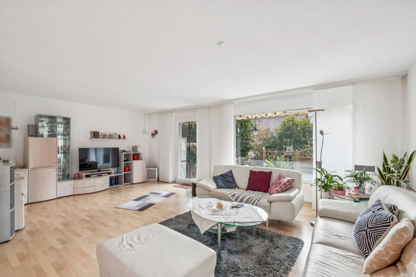 Charmantes Familienhaus mit Garten - Foto 2 von 8