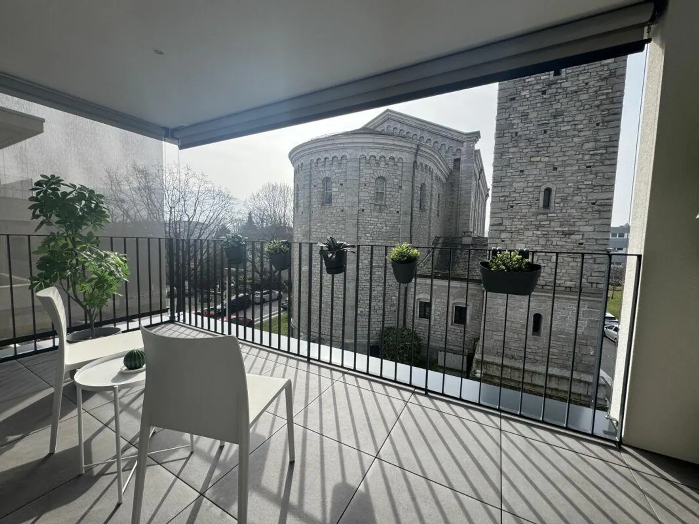 Magnificent and modern 2.5-room apartment fully furnished - Photo 2 of 5