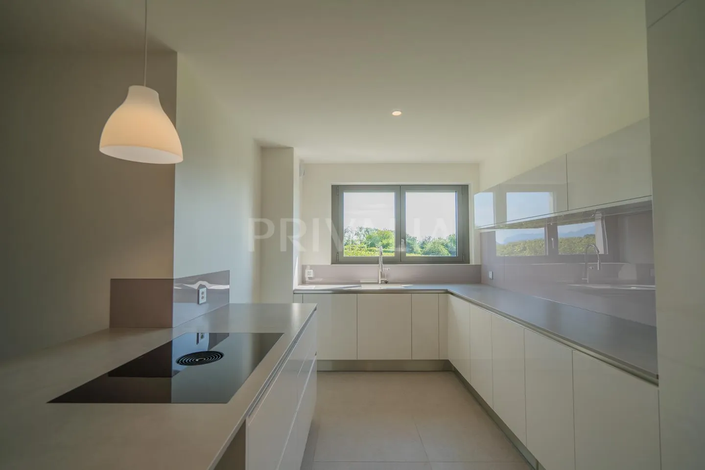 Wohnung mit 5 Zimmern in einer contemporary Hochhausanlage mit hohem Standard - Foto 2 von 8