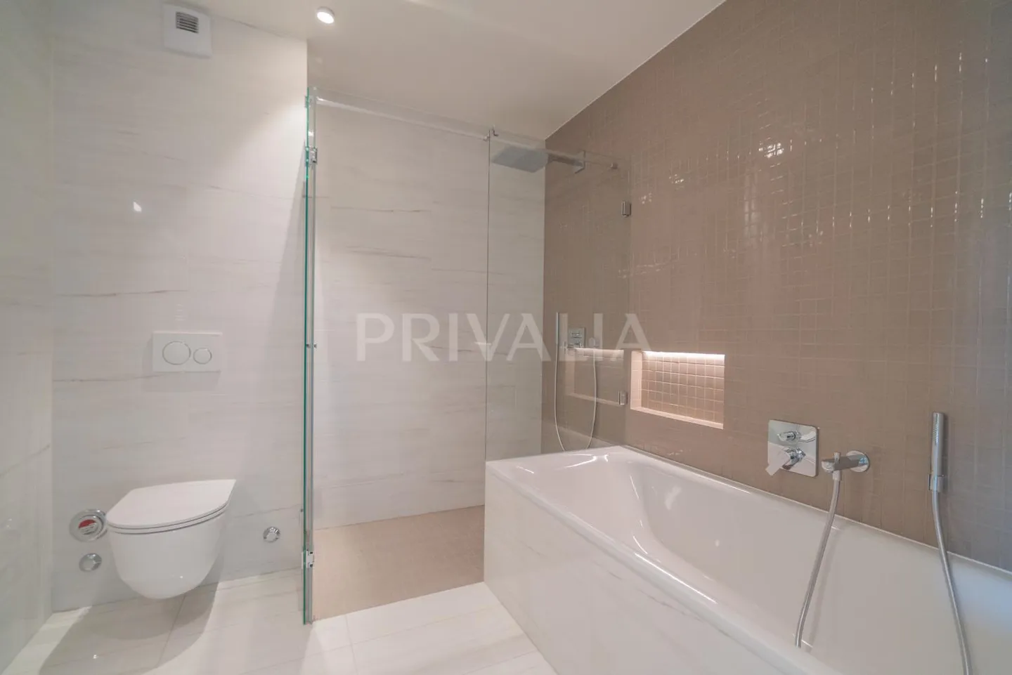 Wohnung mit 5 Zimmern in einer contemporary Hochhausanlage mit hohem Standard - Foto 6 von 8