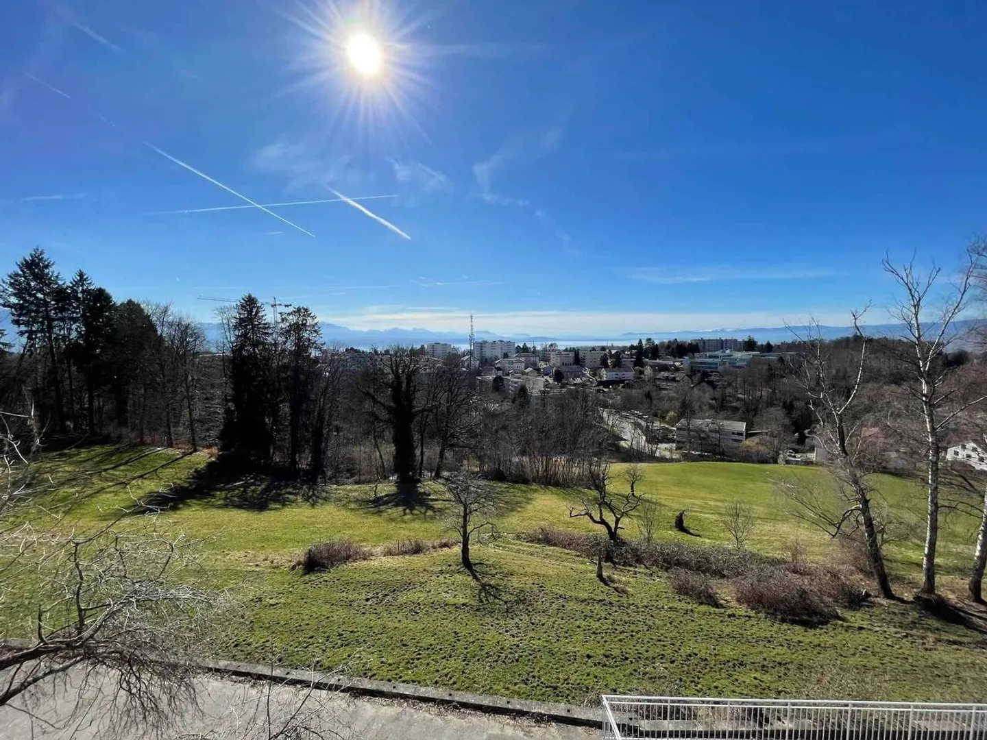 Magnifica villa con piscina a Epalinges - Foto 3 di 13