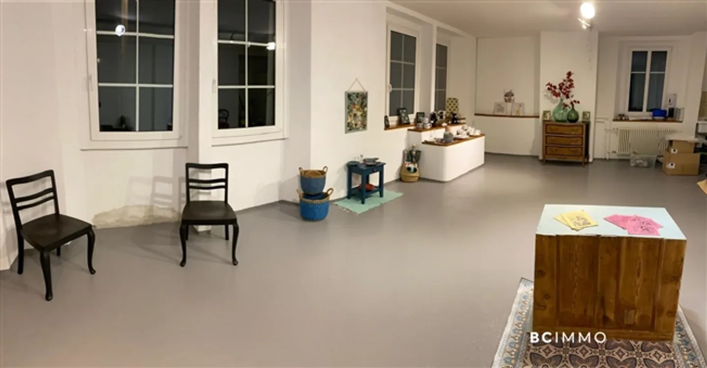 Building for Renovation in the Village of Cossonay - Photo 2 of 8