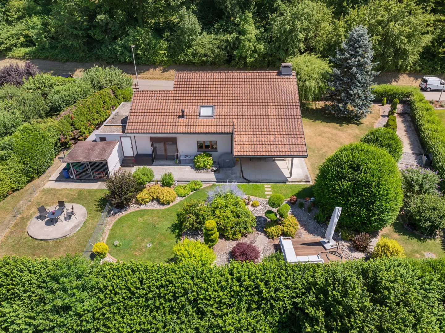 Magnificent 5.5-room villa with possible expansion project - Photo 1 of 10