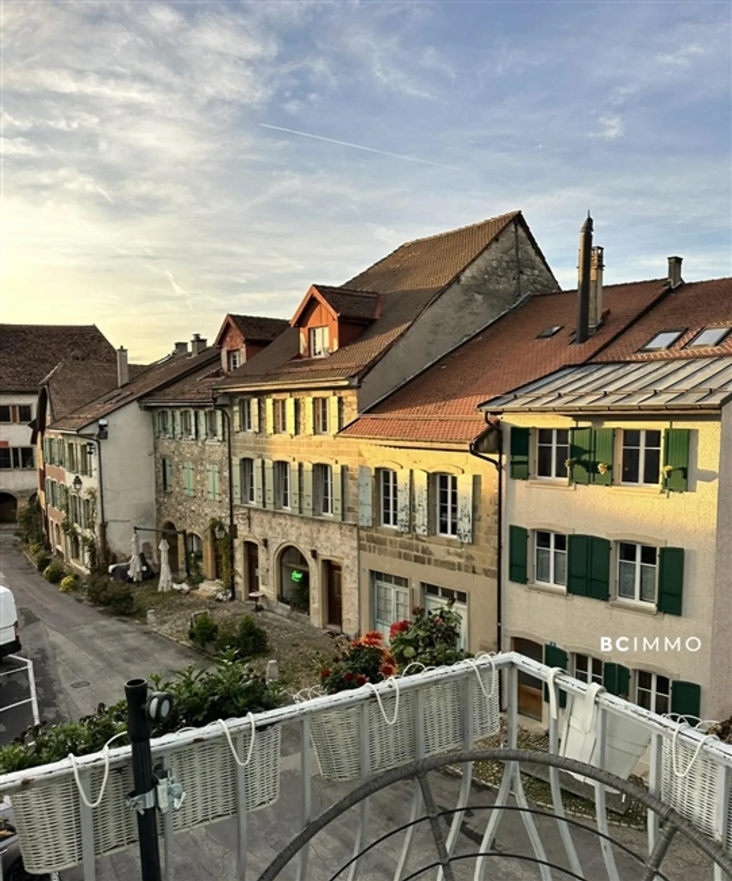 Building for Renovation in the Village of Cossonay - Photo 4 of 8