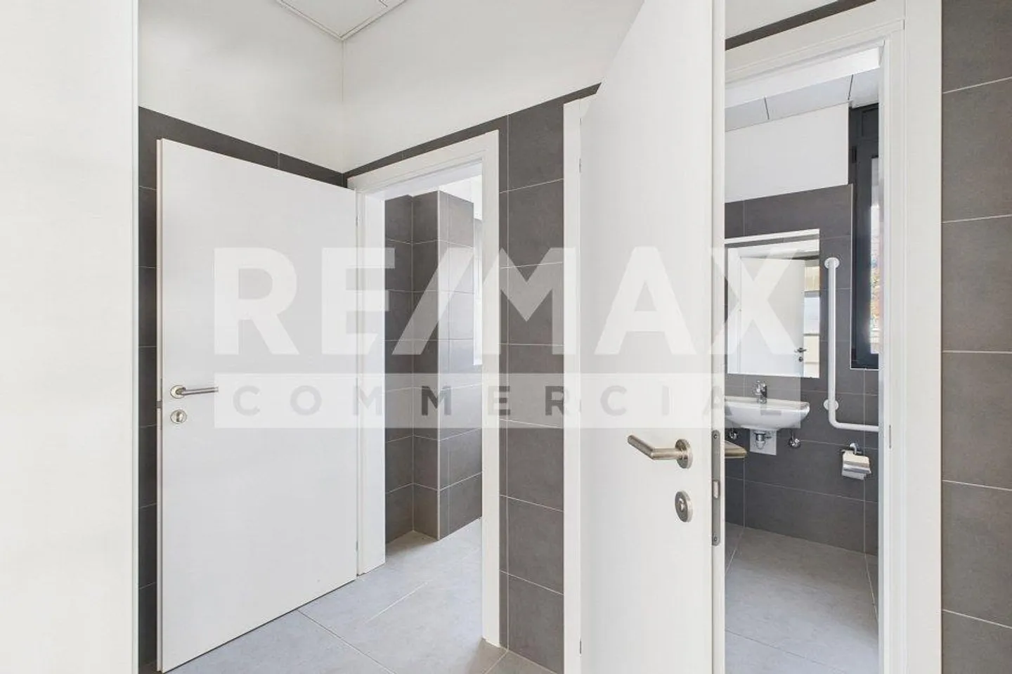 Modern Commercial Space with Terrace - Photo 8 of 13