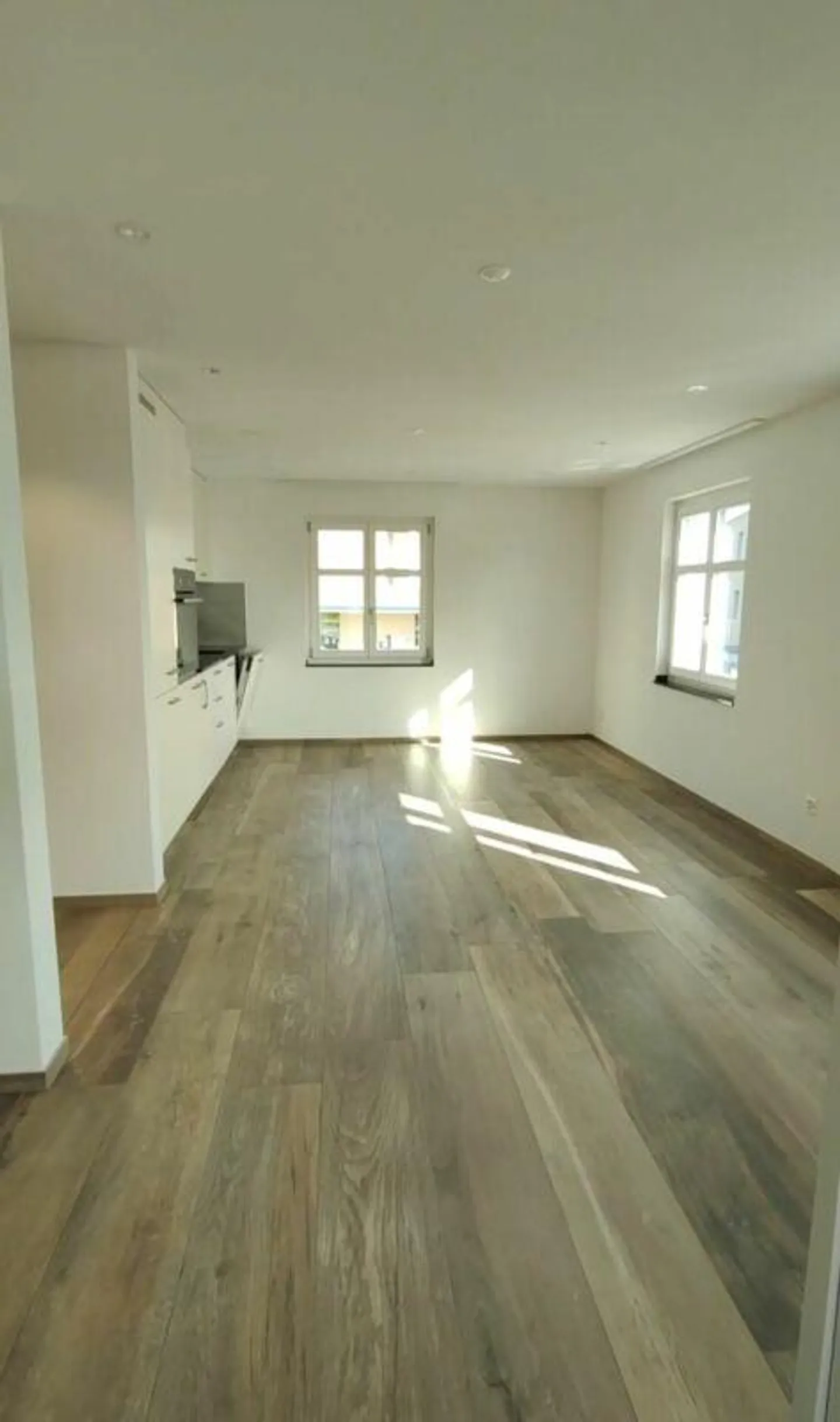 Moderne 2.5-Zimmerwohnung - Foto 2 von 10