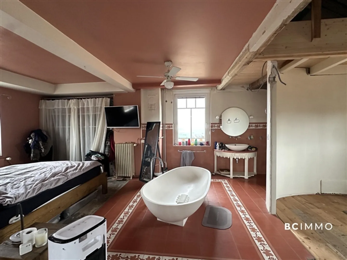 Building for Renovation in the Village of Cossonay - Photo 8 of 8