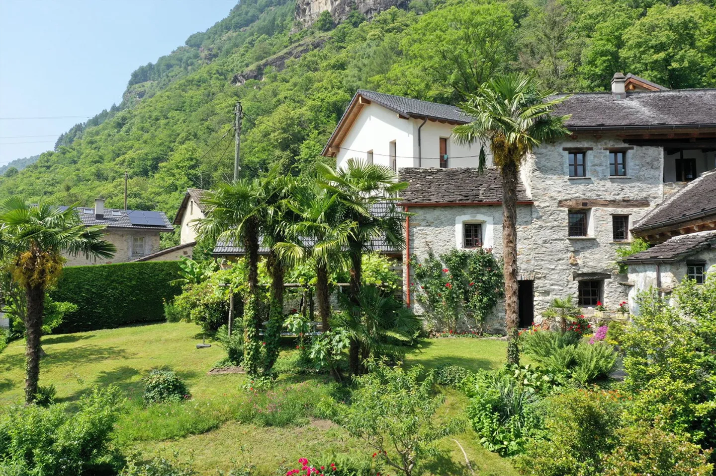 Rustico unico nella bella Valle di Blenio con grande giardino e bella vista a Motto - Foto 3 di 19