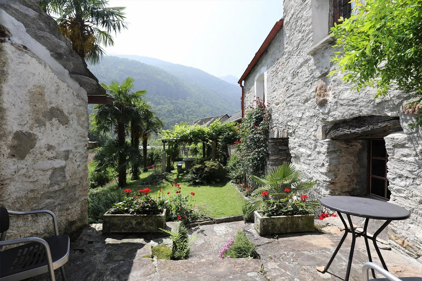 Rustico unico nella bella Valle di Blenio con grande giardino e bella vista a Motto - Foto 4 di 19