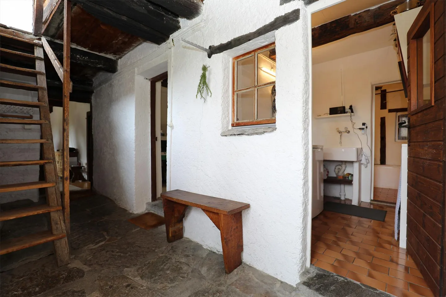 Rustico unico nella bella Valle di Blenio con grande giardino e bella vista a Motto - Foto 16 di 19