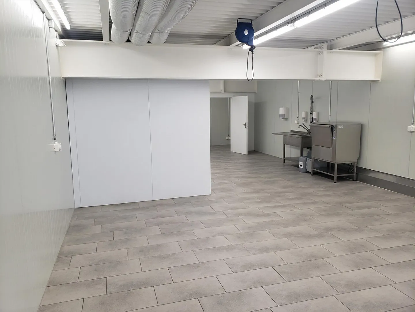 90.8 m2 commercial space suitable for food production - Photo 2 of 11