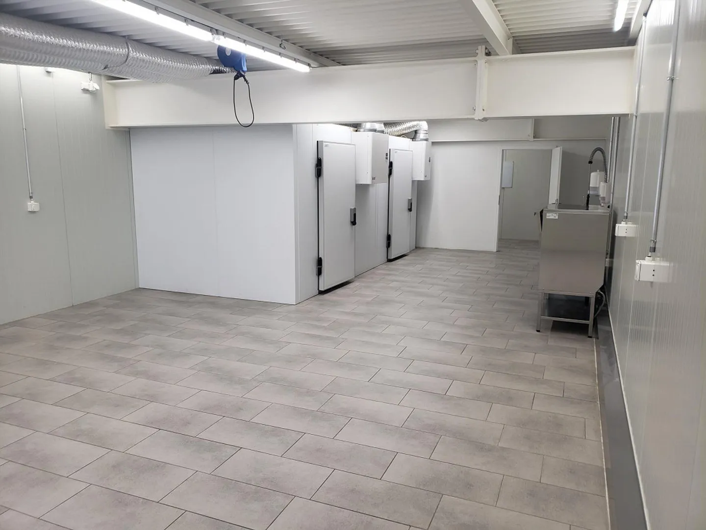 90.8 m2 commercial space suitable for food production - Photo 1 of 11