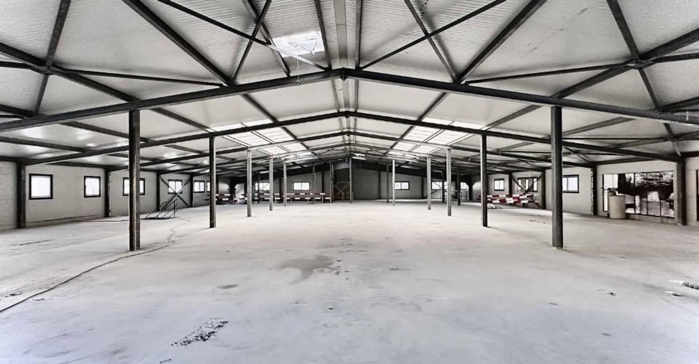 Industrial hall of 2350 m2 for sale in Sion region - Photo 1 of 3