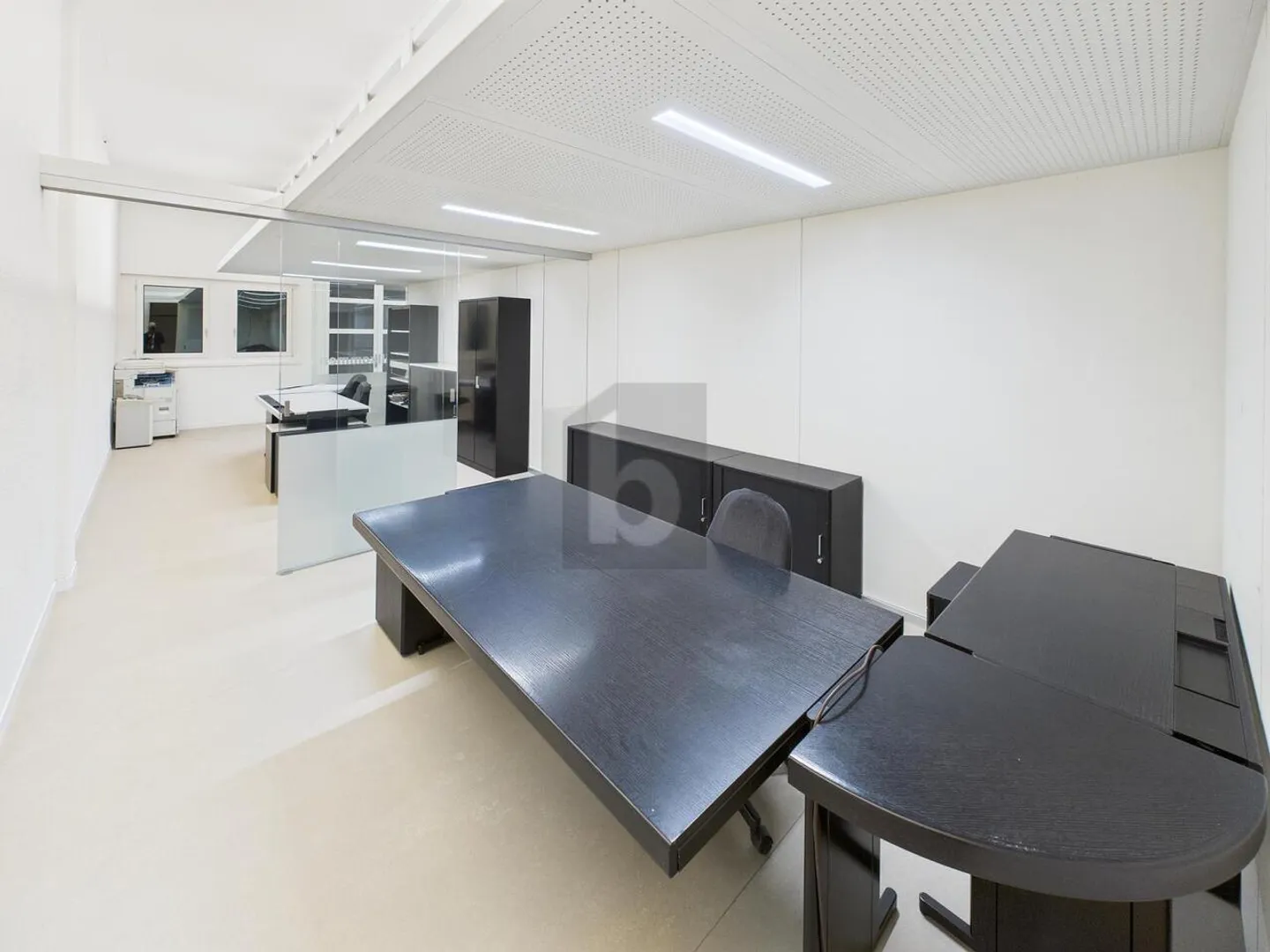 DE PREMIÈRE CLASSE, BAIGNÉ DE LUMIÈRE DANS UN EMPLACEMENT CENTRAL - Photo 4 sur 6