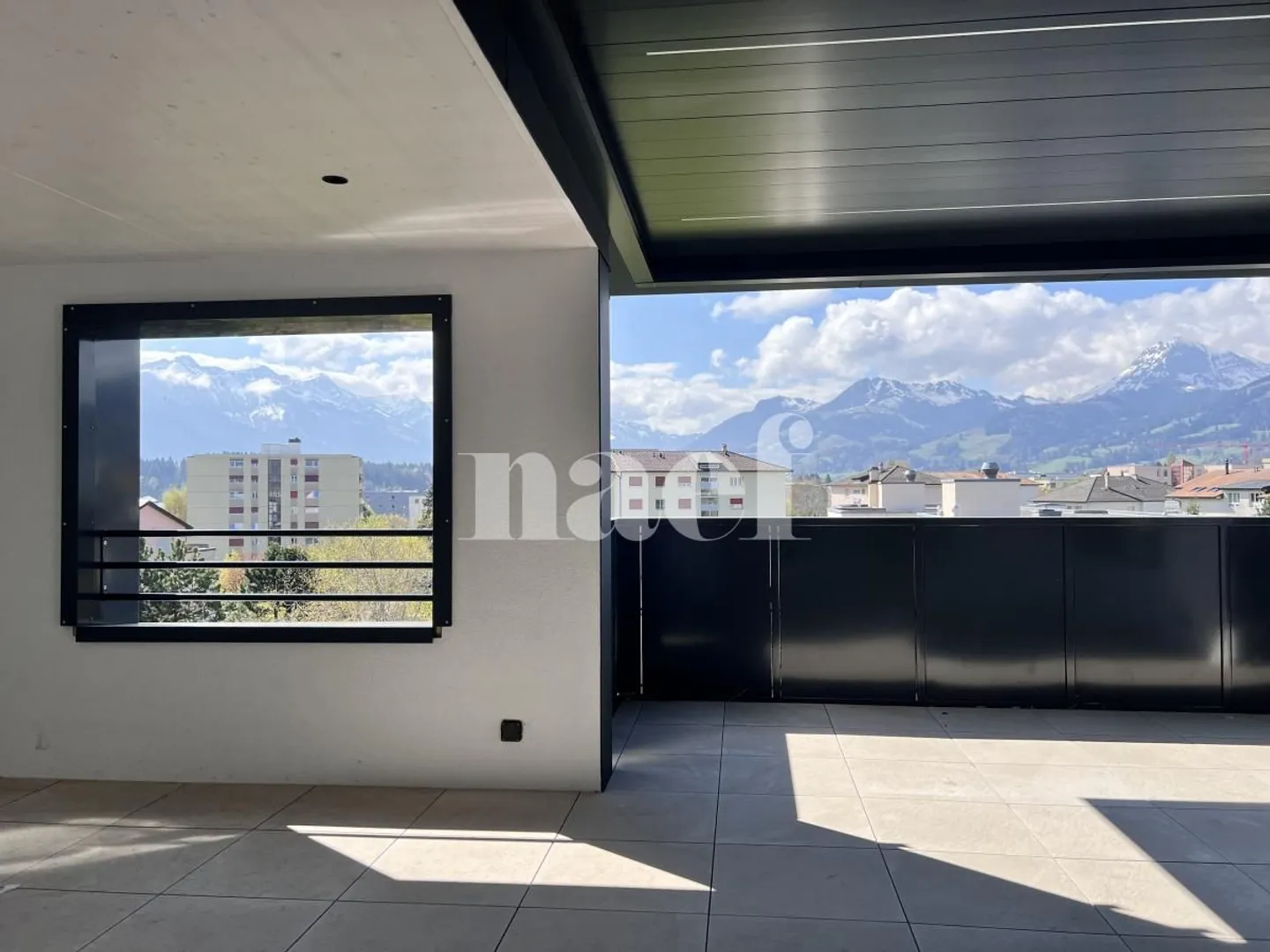 Appartement Éblouissant avec Vue sur Montagne - Photo 4 sur 11