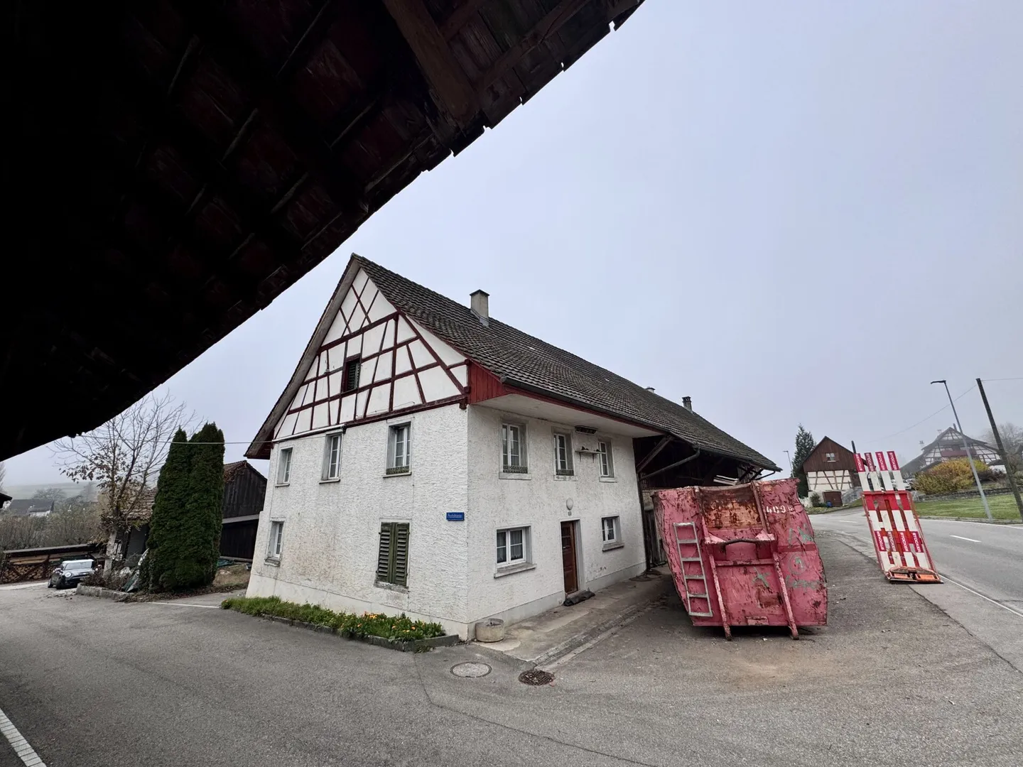 Charmantes Bauernhaus zum ausbauen im Dorfkern von Bachs - Foto 1 von 14