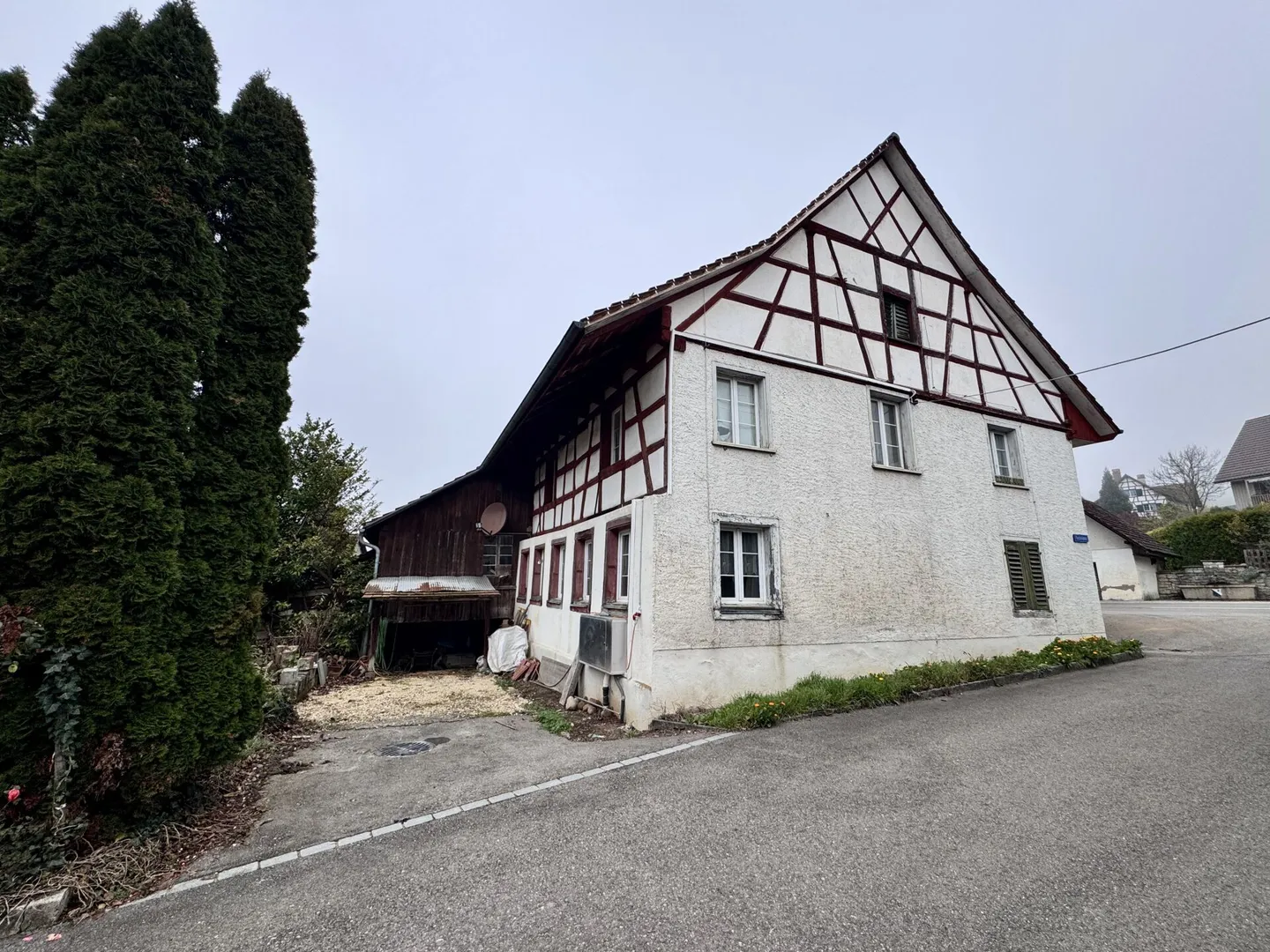 Charmantes Bauernhaus zum ausbauen im Dorfkern von Bachs - Foto 2 von 14