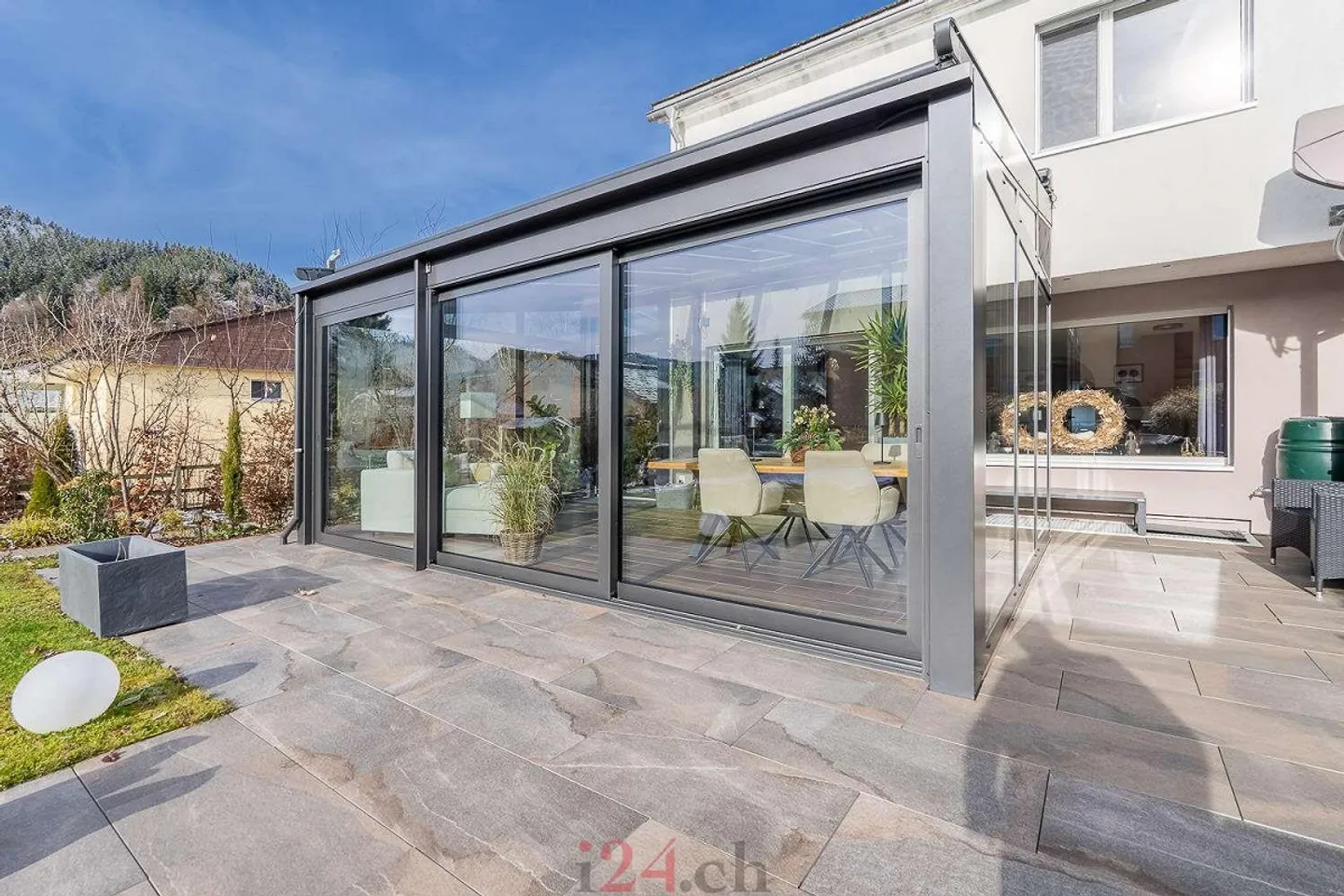 Well-maintained semi-detached family house with winter garden and view of the... - Photo 7 of 13