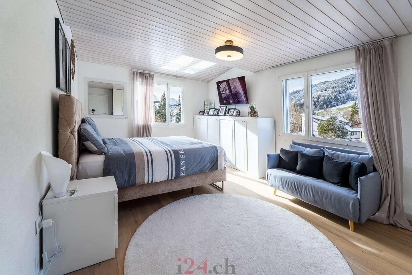 Well-maintained semi-detached family house with winter garden and view of the... - Photo 9 of 13