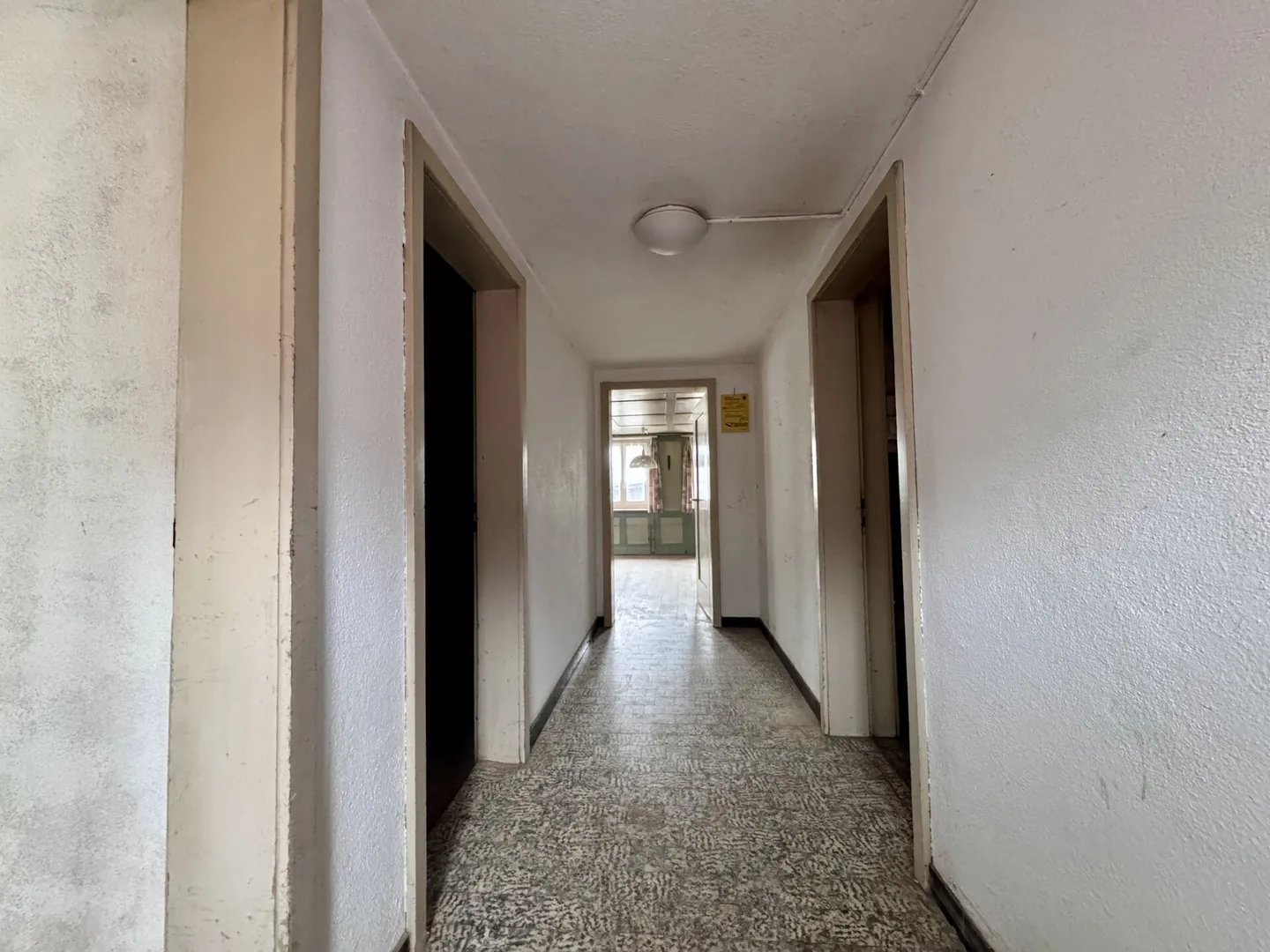 Charmantes Bauernhaus zum ausbauen im Dorfkern von Bachs - Foto 3 von 14