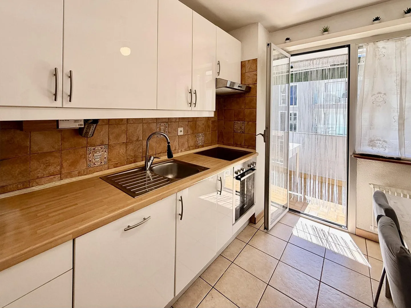 SPACIOUS 3.5 ROOMS WITH TWO TERRACES IN MORBIO INFERIORE - Photo 2 of 9