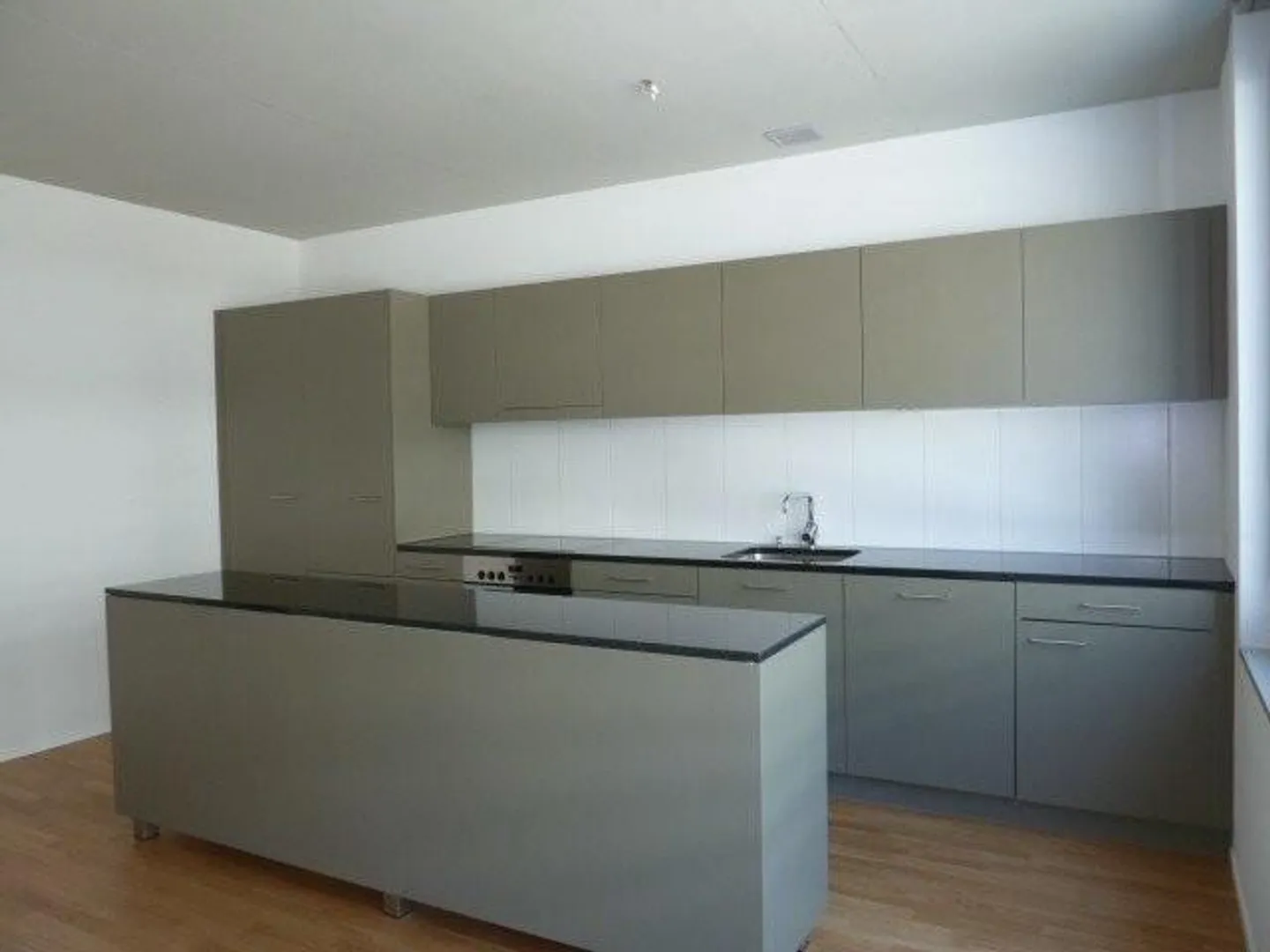 Are you looking for a trendy apartment? - Photo 2 of 8