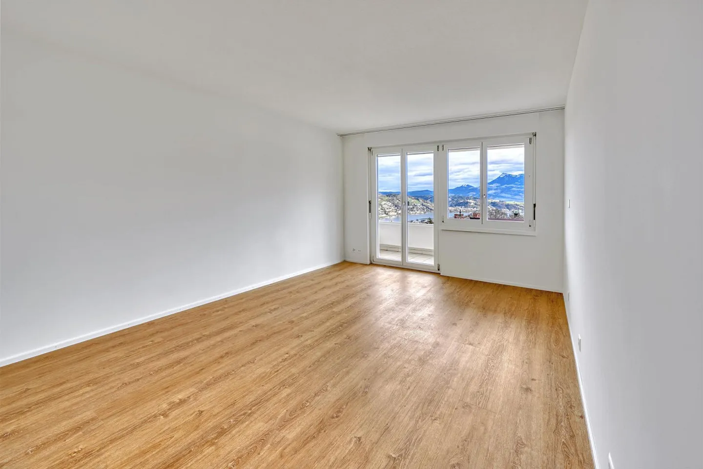 Appartement 7 pièces presque neuf avec vue imprenable - Photo 7 sur 14