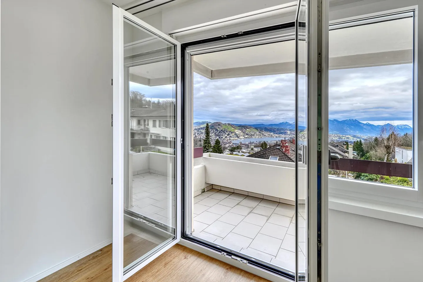 Appartement 7 pièces presque neuf avec vue imprenable - Photo 8 sur 14