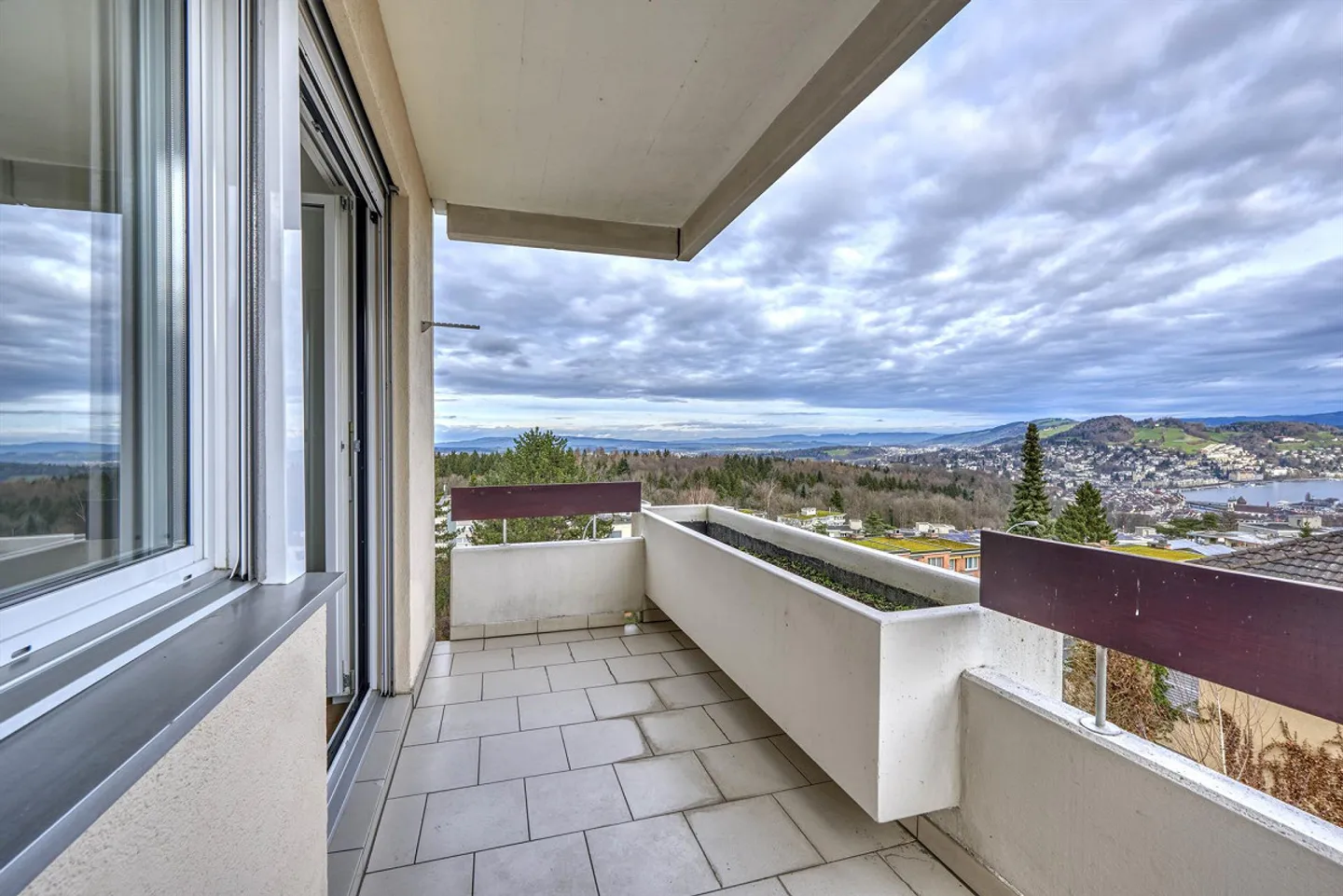 Appartement 7 pièces presque neuf avec vue imprenable - Photo 9 sur 14