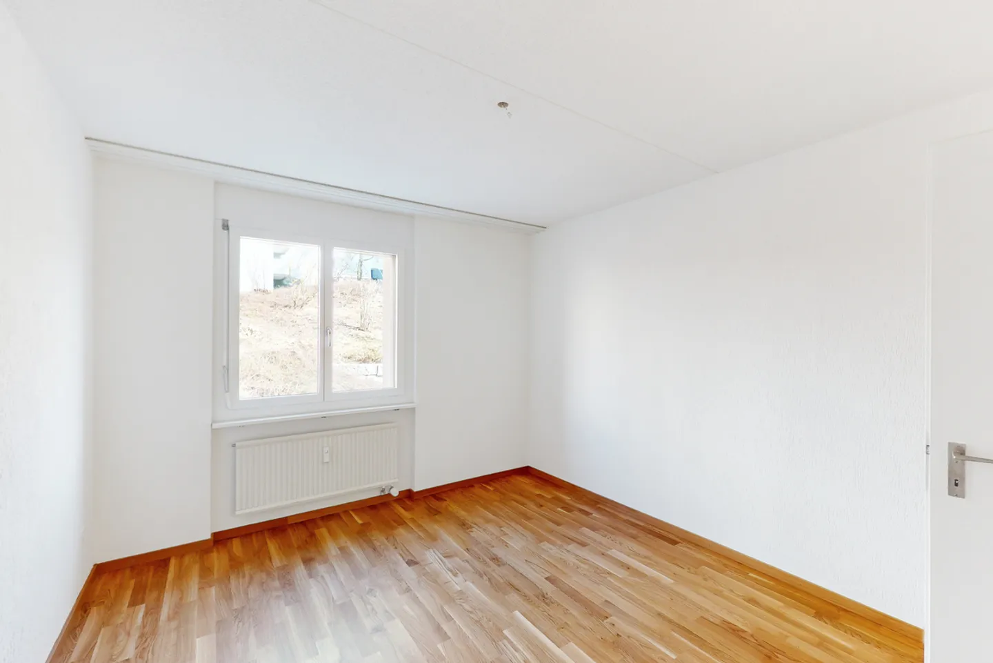 Spacious and Sunny Apartment - Photo 7 of 12