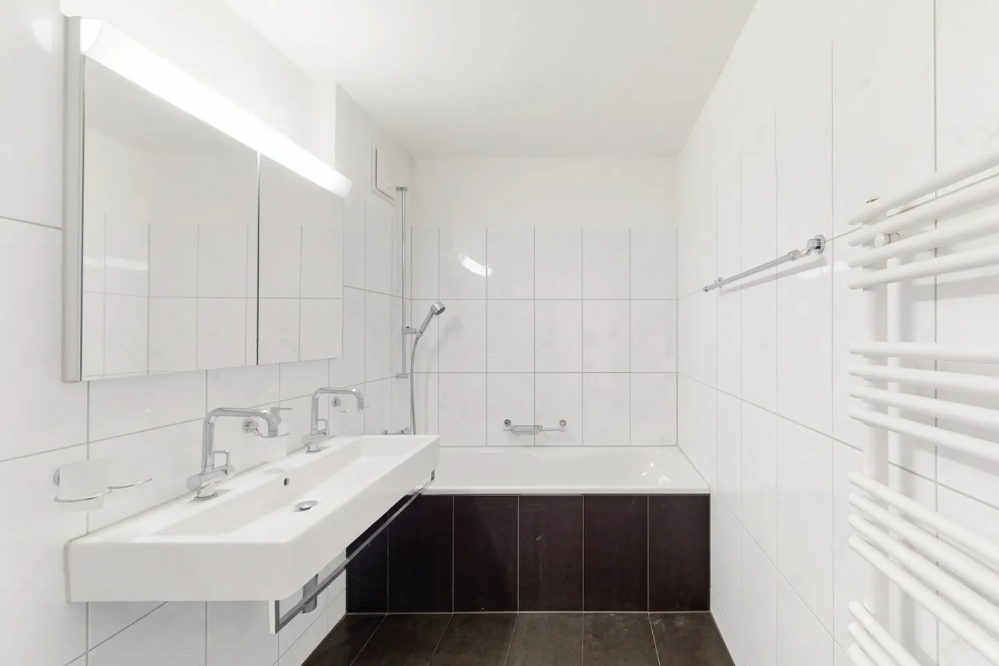 Spacious and Sunny Apartment - Photo 10 of 12