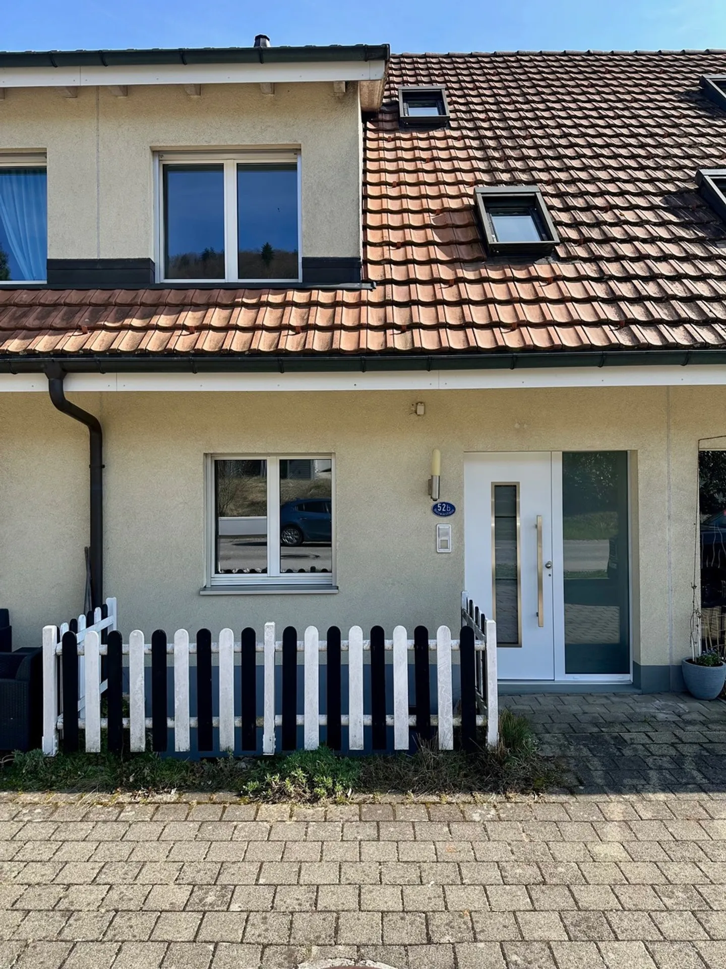 Maison mitoyenne familiale dans un emplacement calme et ensoleillé - Photo 2 sur 17