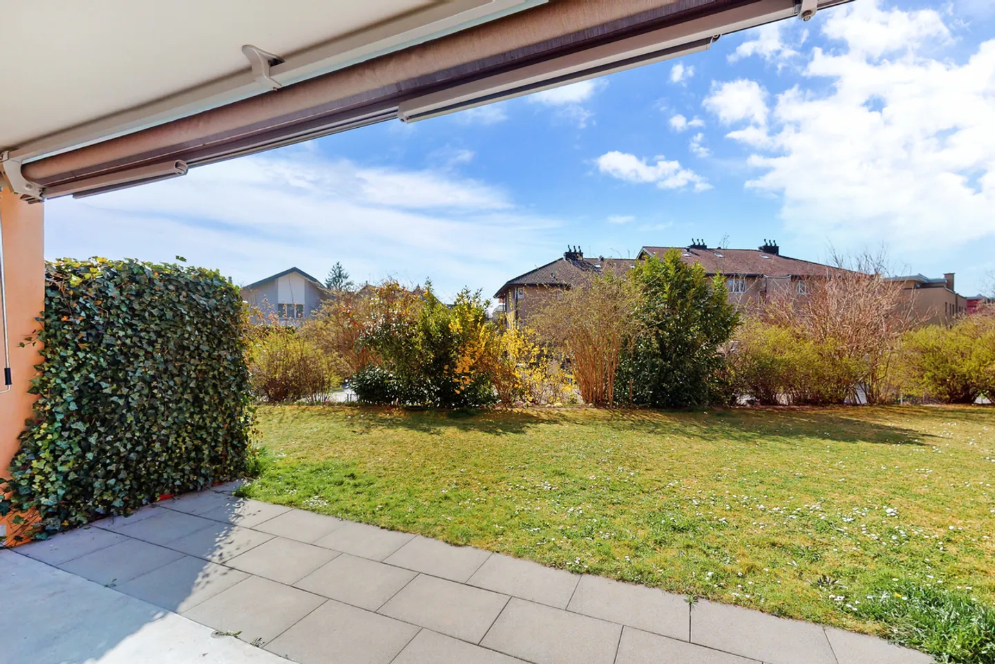Spacious and Sunny Apartment - Photo 12 of 12