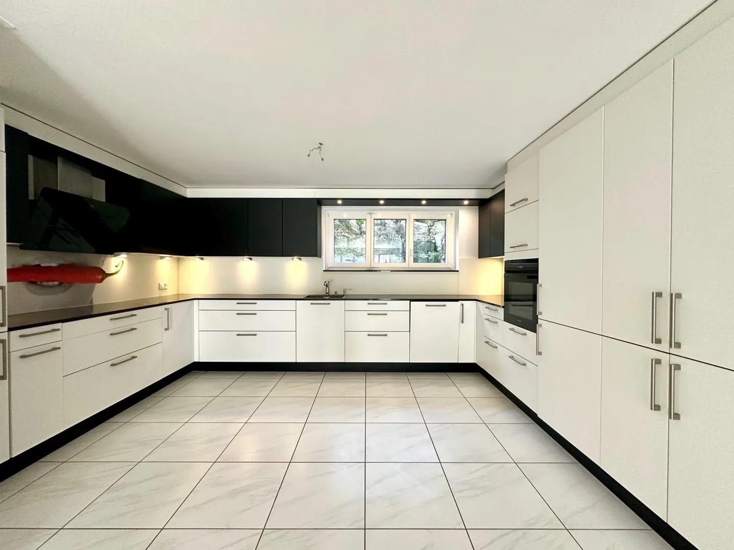 Maison mitoyenne familiale dans un emplacement calme et ensoleillé - Photo 4 sur 17