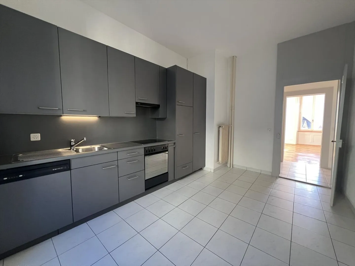 St-Imier, beautiful 3-room apartment with equipped kitchen - Photo 1 of 6