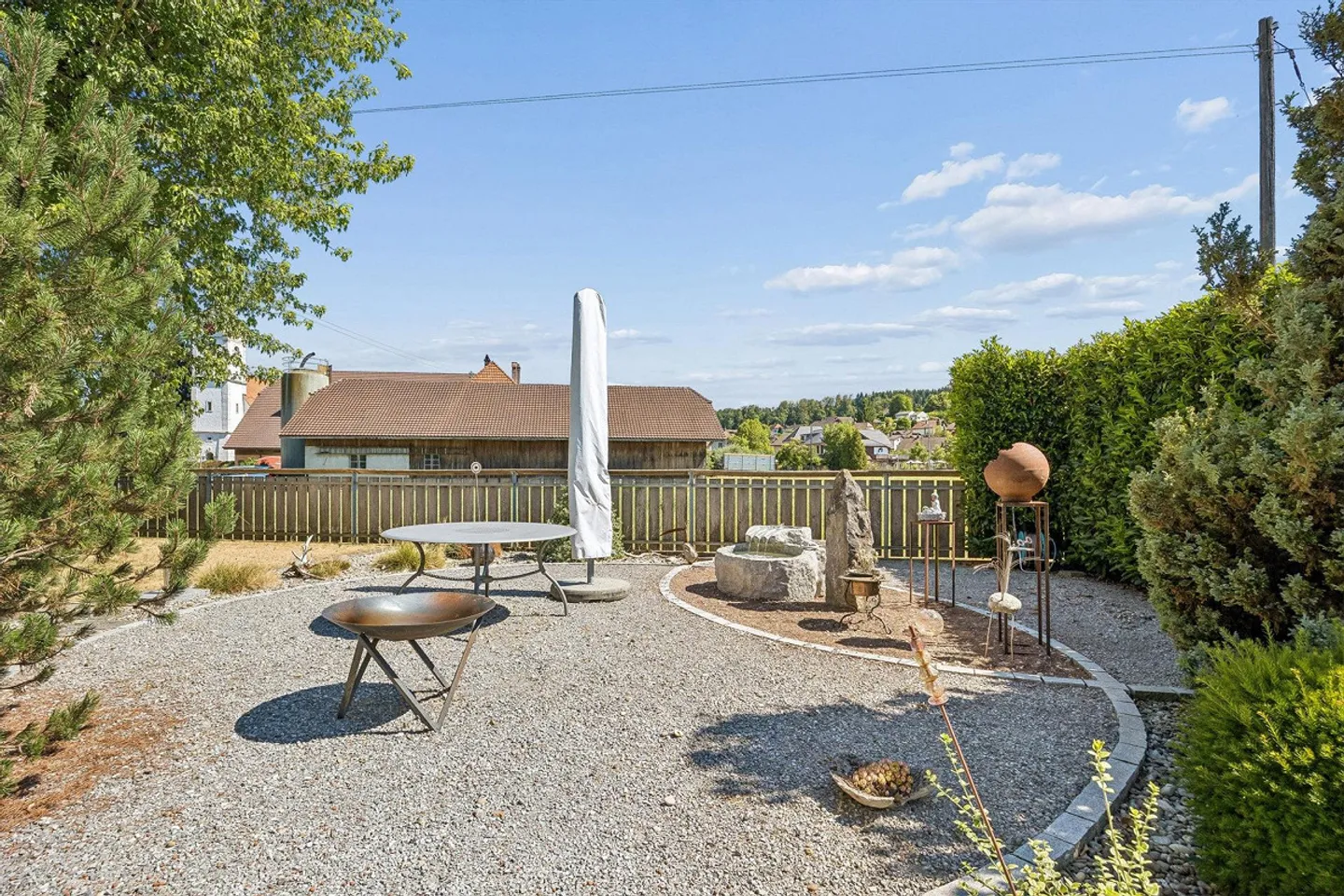 La tua casa da sogno con un bellissimo giardino - Foto 3 di 13