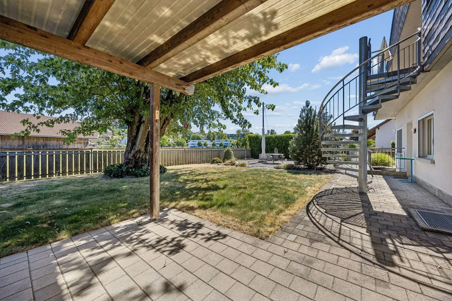 La tua casa da sogno con un bellissimo giardino - Foto 6 di 13