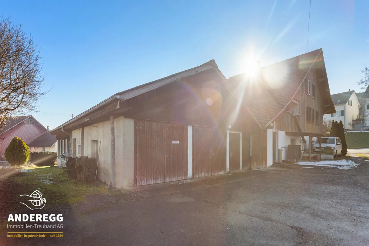 Projet de rénovation avec un grand potentiel ! - Photo 3 sur 15