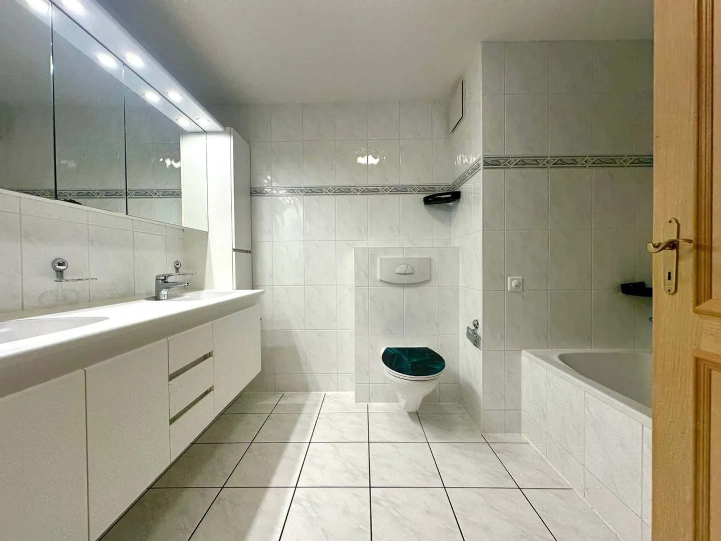 Maison mitoyenne familiale dans un emplacement calme et ensoleillé - Photo 12 sur 17