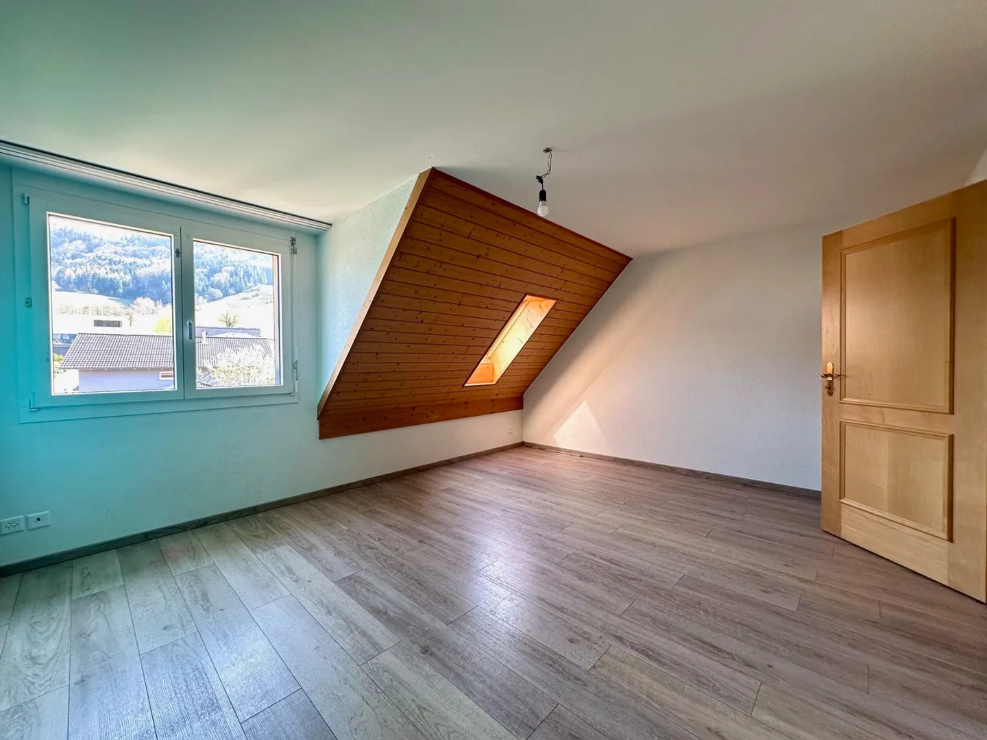 Maison mitoyenne familiale dans un emplacement calme et ensoleillé - Photo 13 sur 17