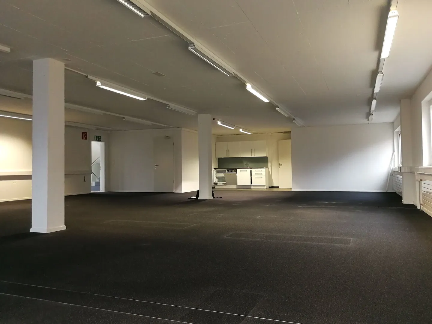Modern office spaces in a convenient location - Photo 2 of 10