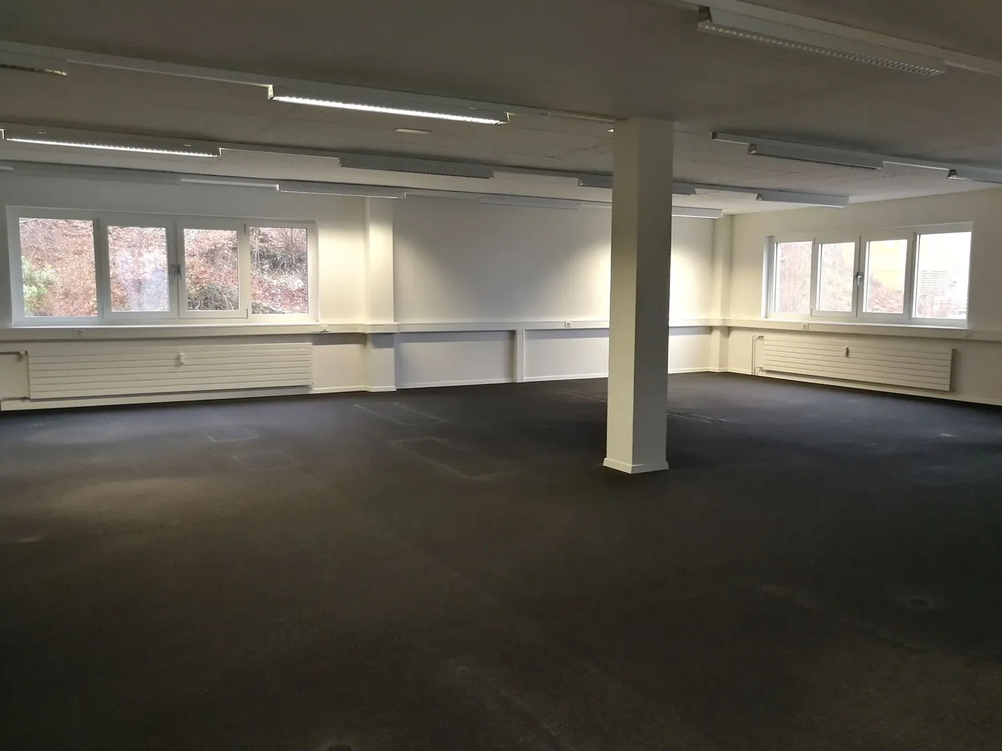 Modern office spaces in a convenient location - Photo 3 of 10
