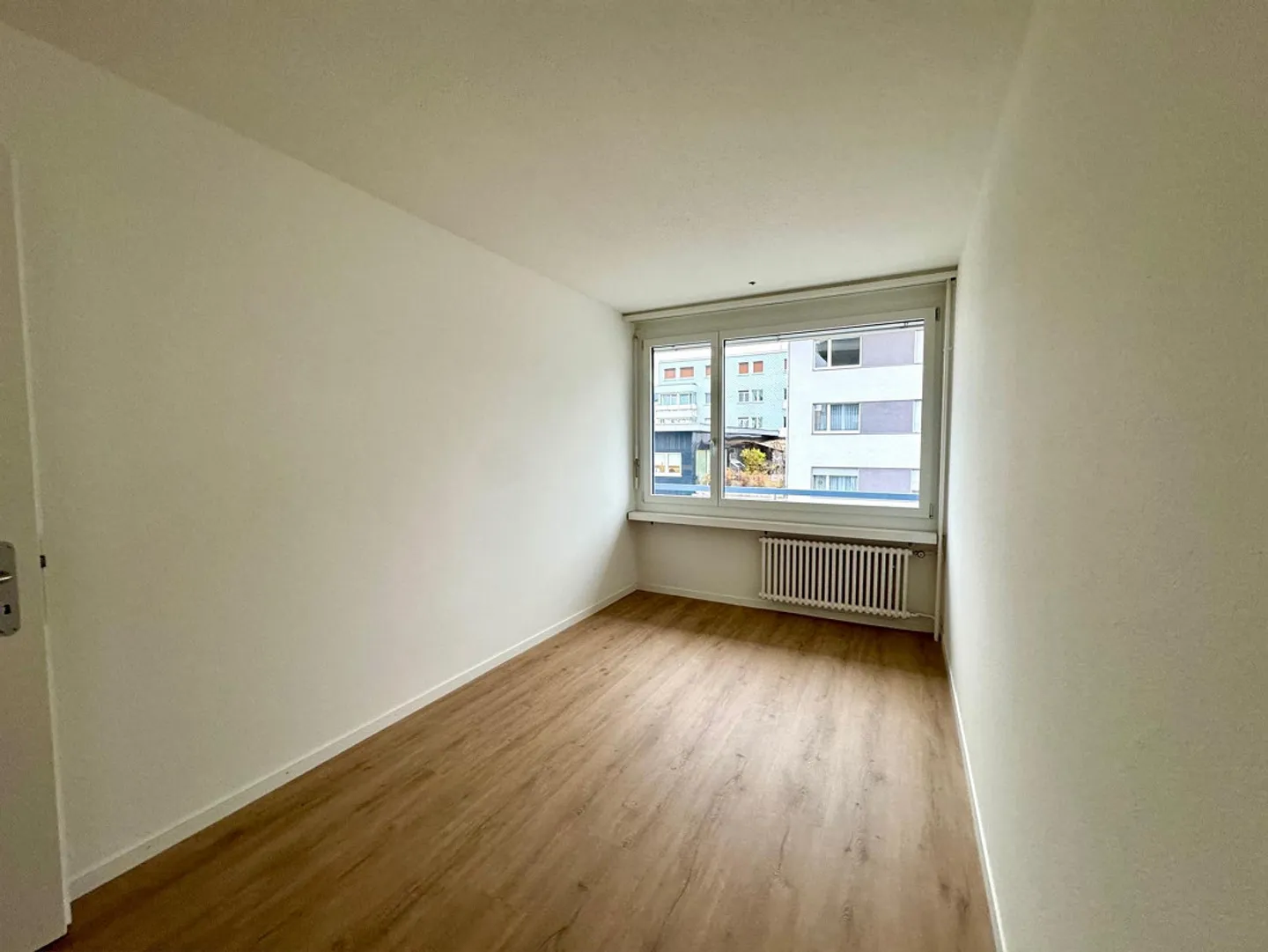 Appartement lumineux de 3,5 pièces avec 2 balcons, fraîchement rénové - Photo 5 sur 8