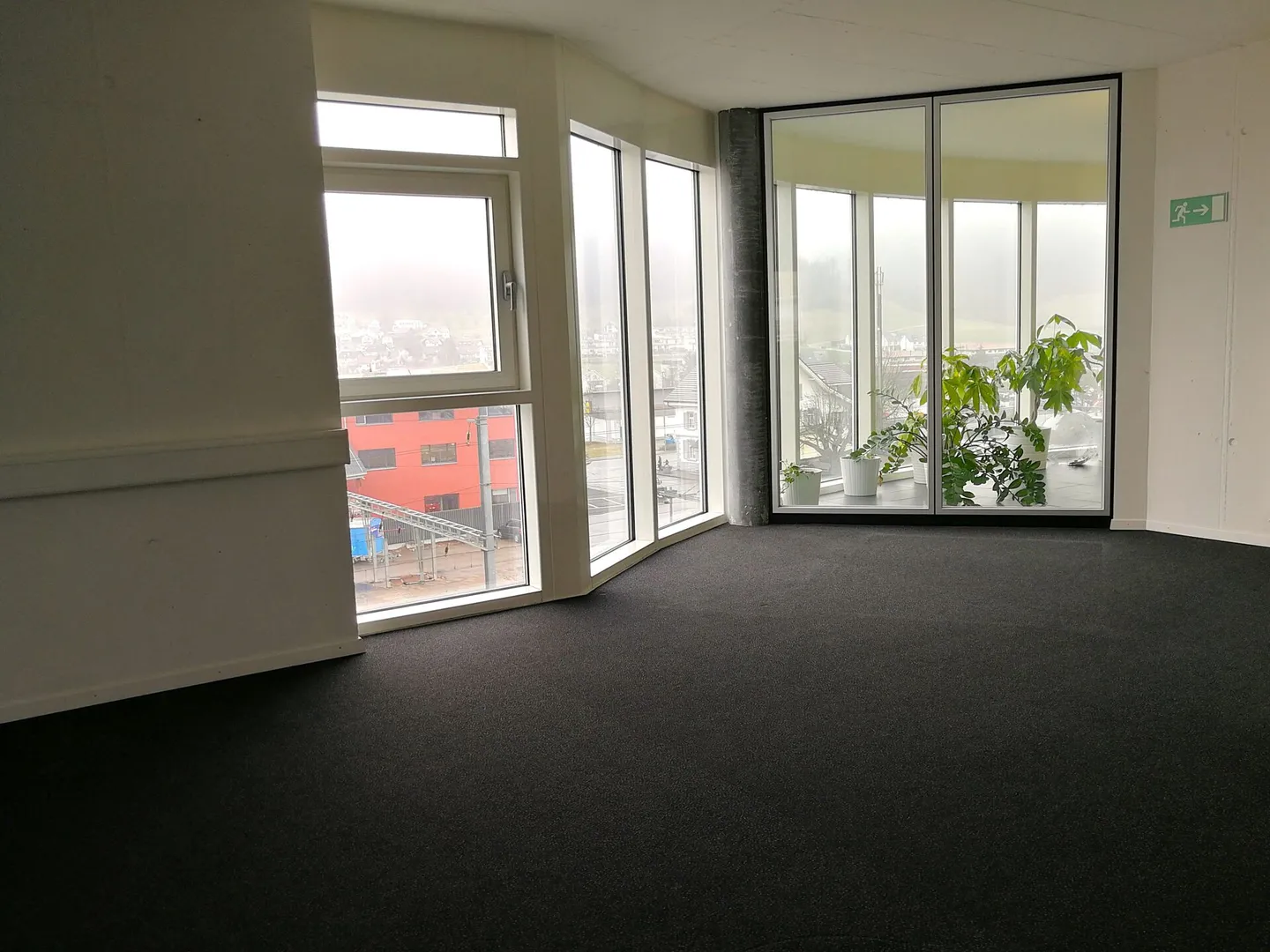 Modern office spaces in a convenient location - Photo 6 of 10