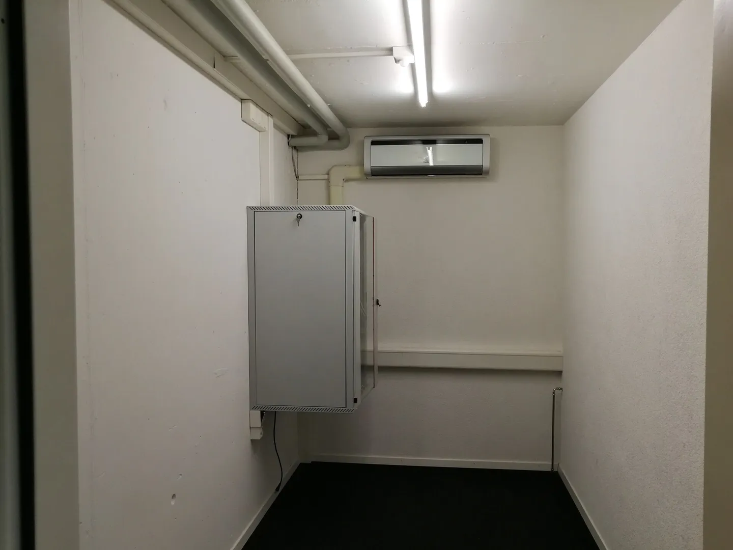 Modern office spaces in a convenient location - Photo 5 of 10