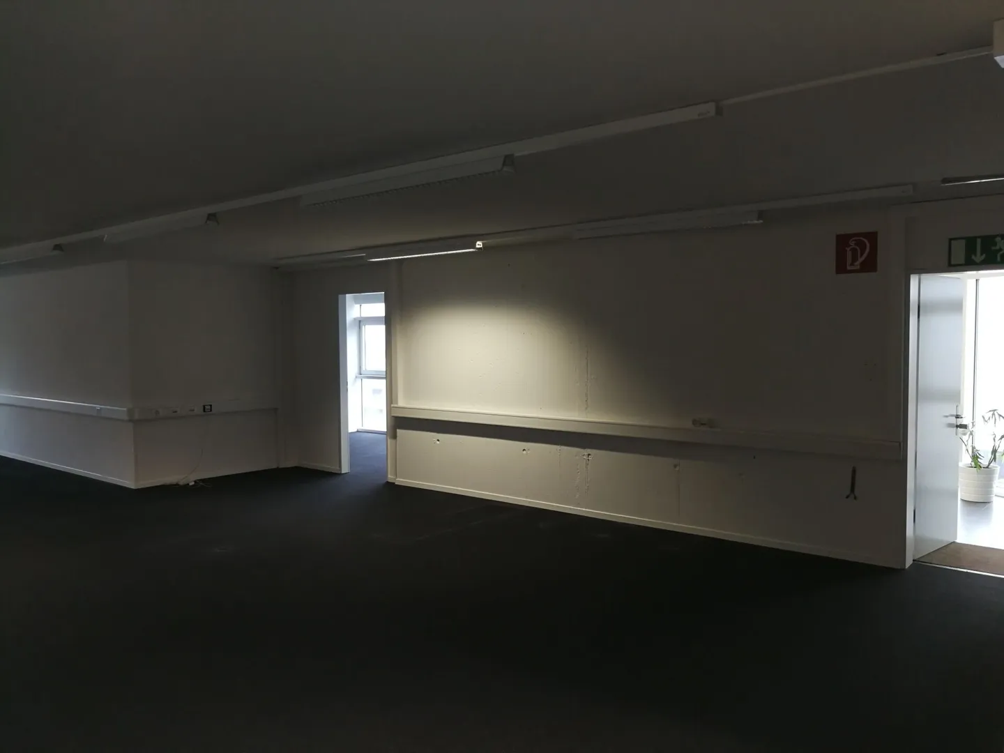 Modern office spaces in a convenient location - Photo 8 of 10