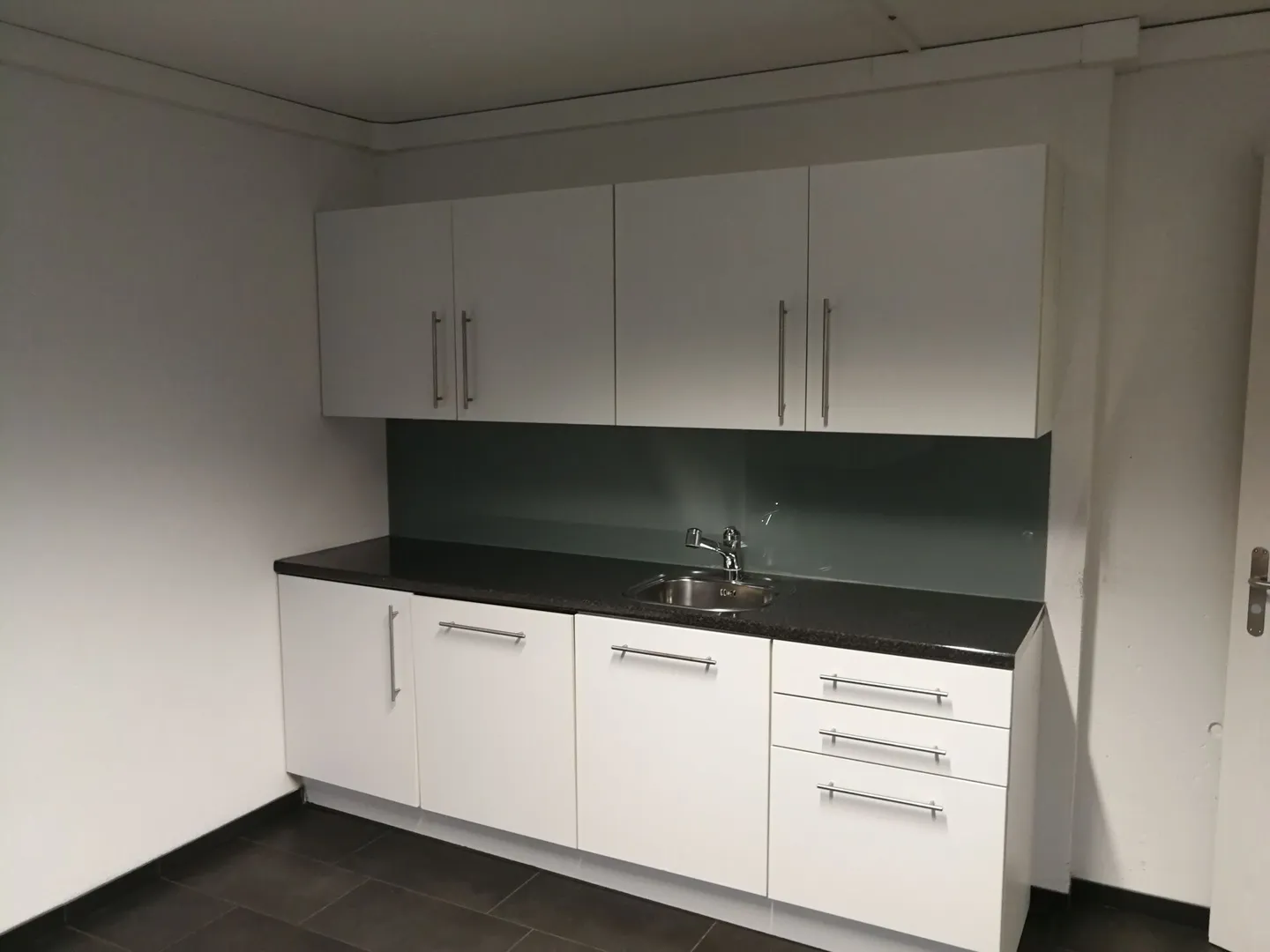 Modern office spaces in a convenient location - Photo 9 of 10
