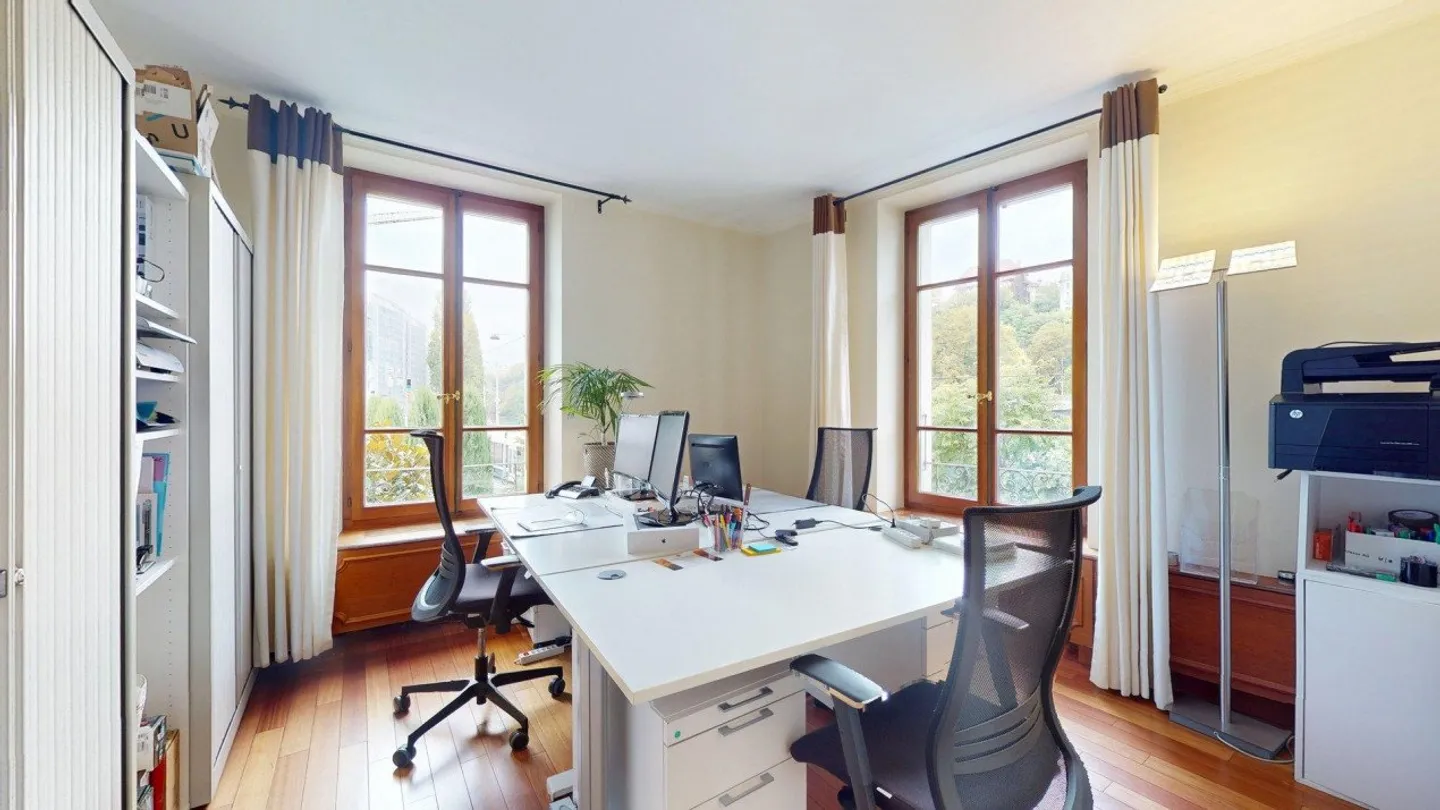 GENEVA - OFFICES FOR RENT IN A CHARACTER BUILDING - Photo 6 of 14